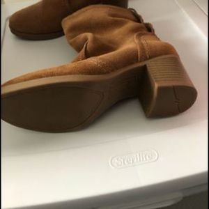Like New tan suede boots